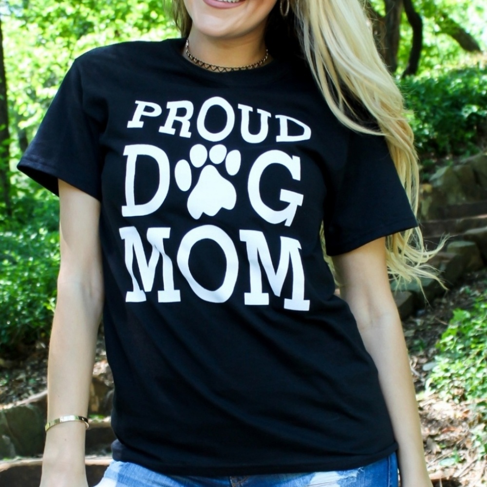 Proud 🐶 Mom T-Shirt